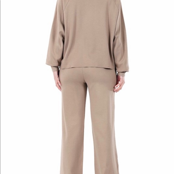 Lounge wear - Picture 2 of 3